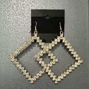 Diamond like dangling earrings